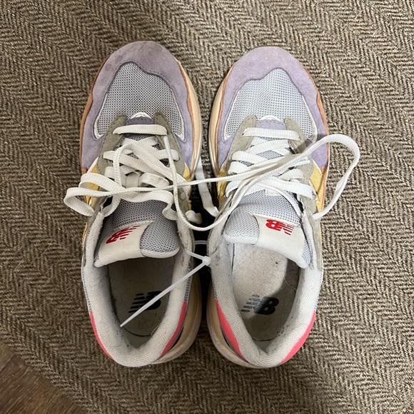 New Balance 547 Colorblock Sneakers - Picture 5 of 8